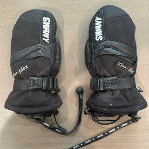 NWOT Swany Ski/Winter Play Kid Mittens